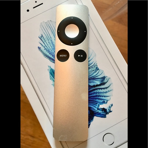 Apple Remote🍎🍏 - Picture 2 of 3
